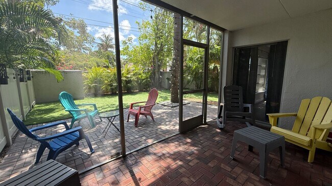 Building Photo - Charming 2/2 Seasonal Rental in Sarasota – Minutes from the Beach! Private Courtyard Included!!
