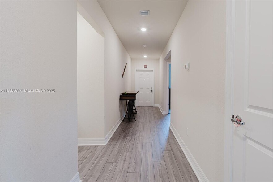 Building Photo - 3001 Hibiscus Ave