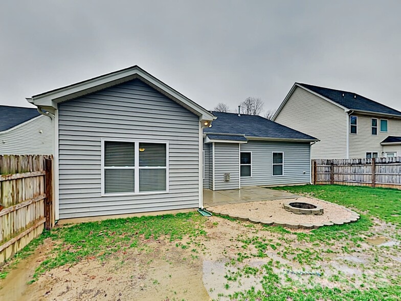 Building Photo - 156 Lakemont Dr