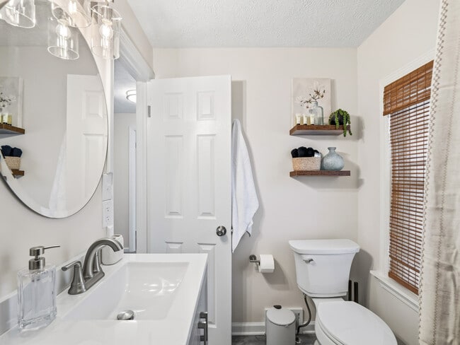 Building Photo - 3746 Northwood Rd