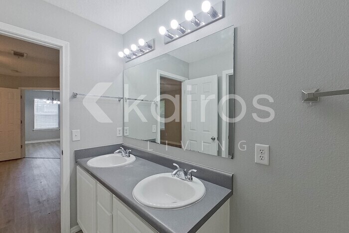 Building Photo - 225 Leebeck Cir