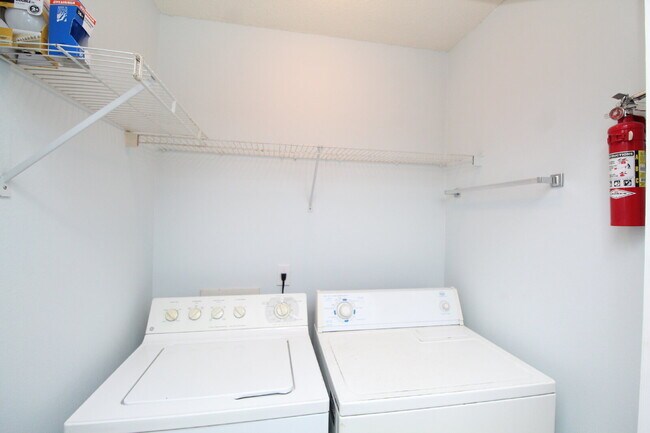 Building Photo - Charming 2BD/2BA Cottage in the Cottages a...