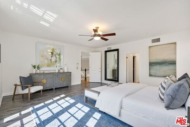 Building Photo - 200 S Almont Dr