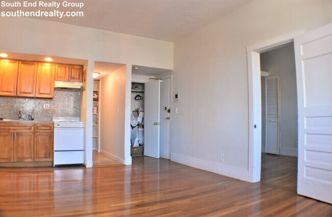 Building Photo - 694 Tremont St