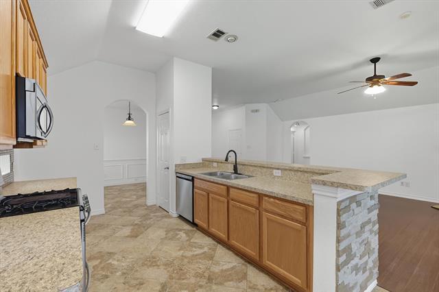 Building Photo - 5904 Meadowglen Dr