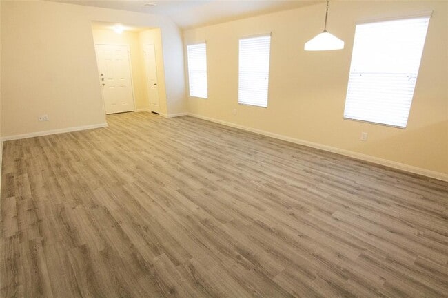Building Photo - 212 Pronghorn Dr