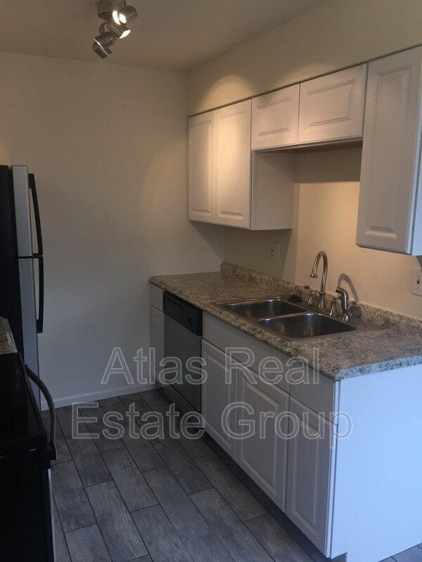 Building Photo - 602 South St