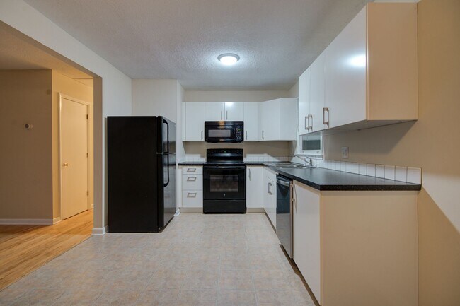 Building Photo - COMING SOON! Charming 3 Beds and 1 Bath Ra...