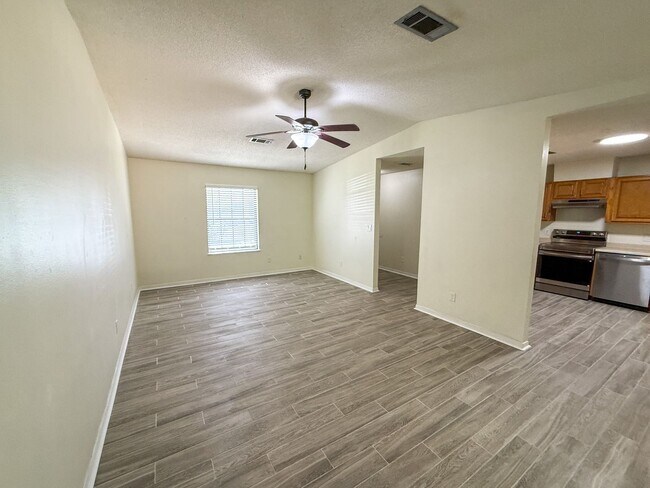 Building Photo - 1035 Peakview Dr