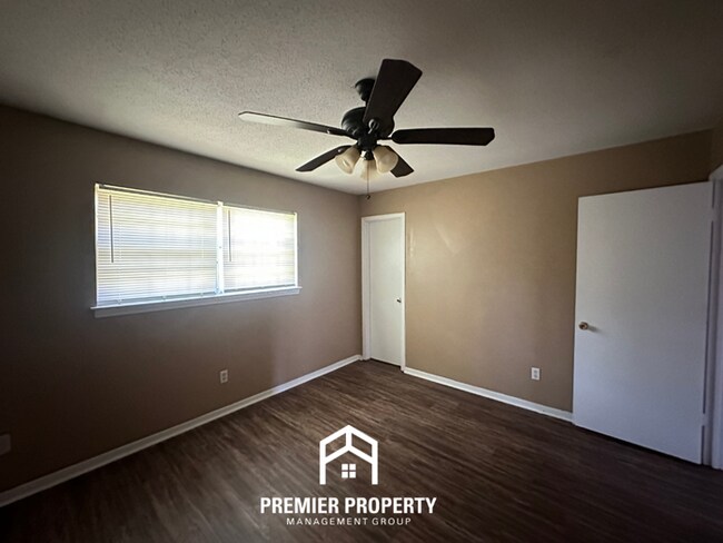Building Photo - Move-In Ready 4BR Home in 38134 - Airy Living Spaces & Private Backyard