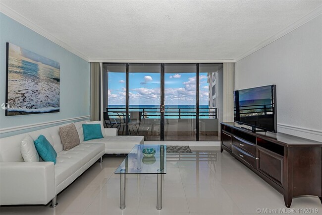 Living Room - 3505 S Ocean Dr