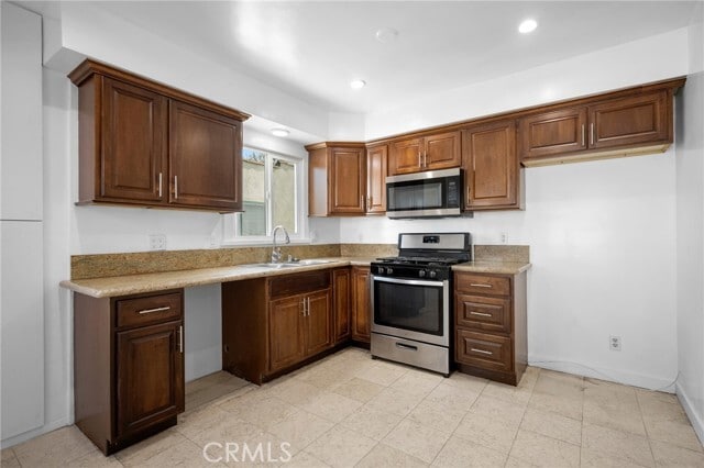 Building Photo - 525 W Wilson Ave