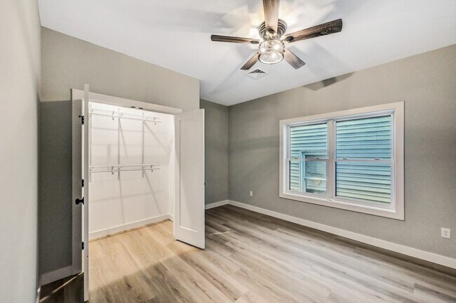 Building Photo - 708 Harrison Ave