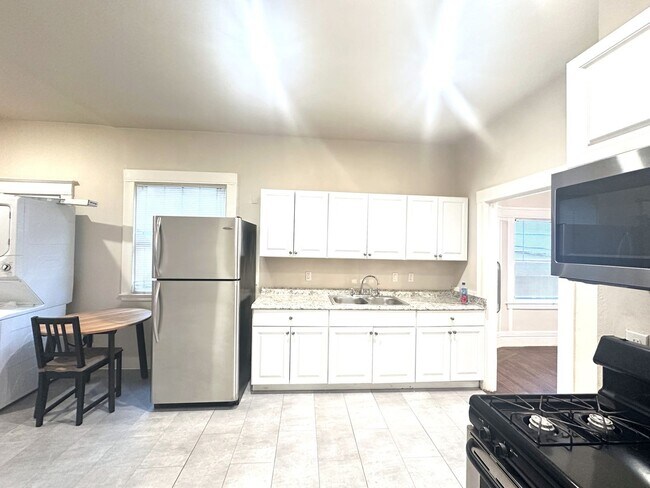 Building Photo - 1522