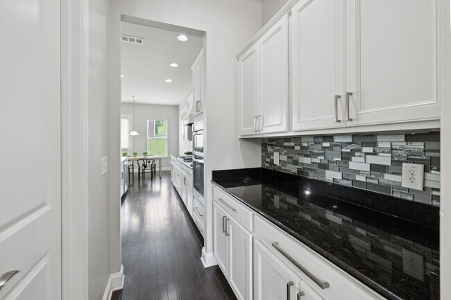 Building Photo - 1719 Biscayne Dr