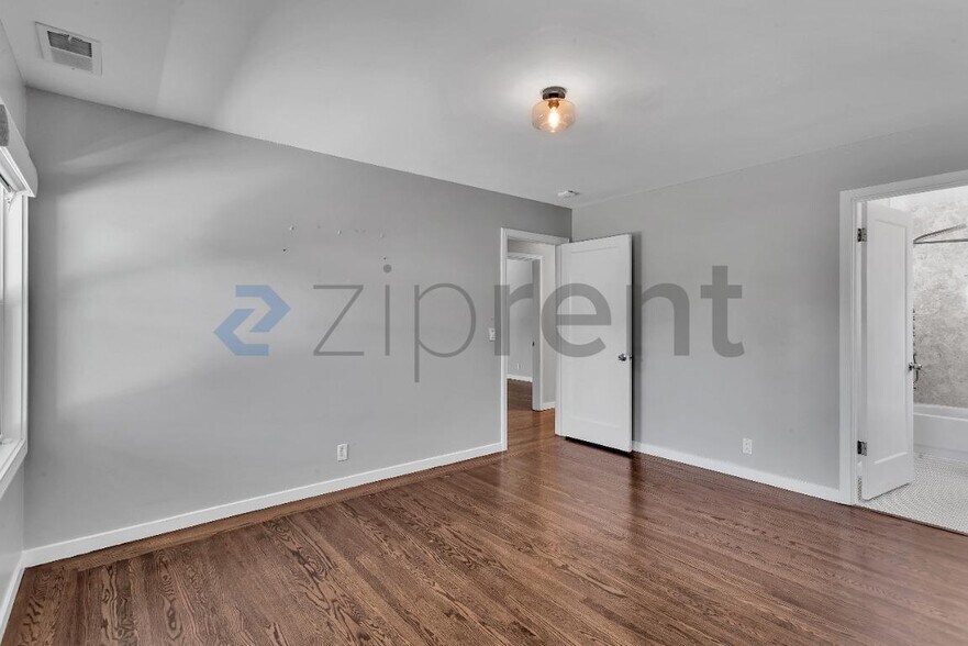 Building Photo - Unit