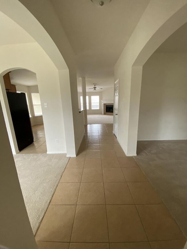 Building Photo - AVAILABLE NOW! - 2 WEEKS FREE!