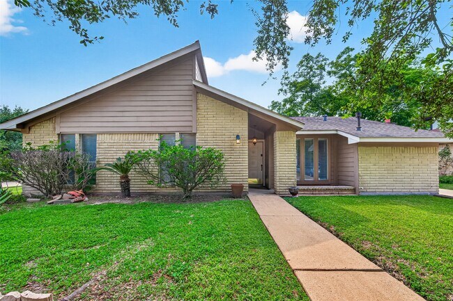 Building Photo - 7403 Shady Vale Ln
