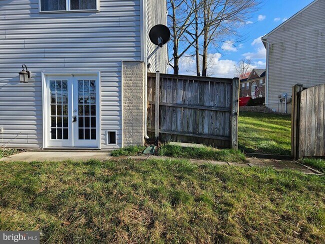 Building Photo - 9296 Hillis Ct