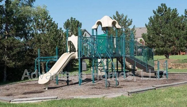 Building Photo - 2176 SW Timbertrace Ln