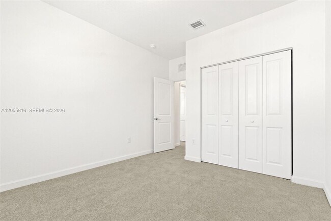 Building Photo - 2623 SE 25th Ter