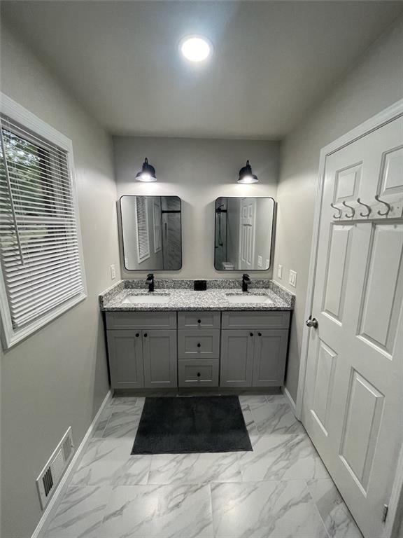 Building Photo - 2166 Lake Ridge Terrace