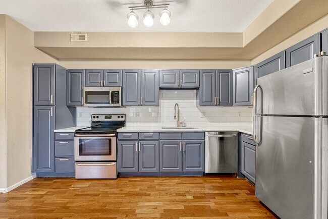 Building Photo - $1,940.95, 2 bed, 2 bath Condo located in Aurora with Central AC and In Unit Laundry
