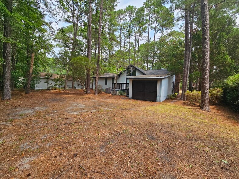 Building Photo - 9 E Pine Ct