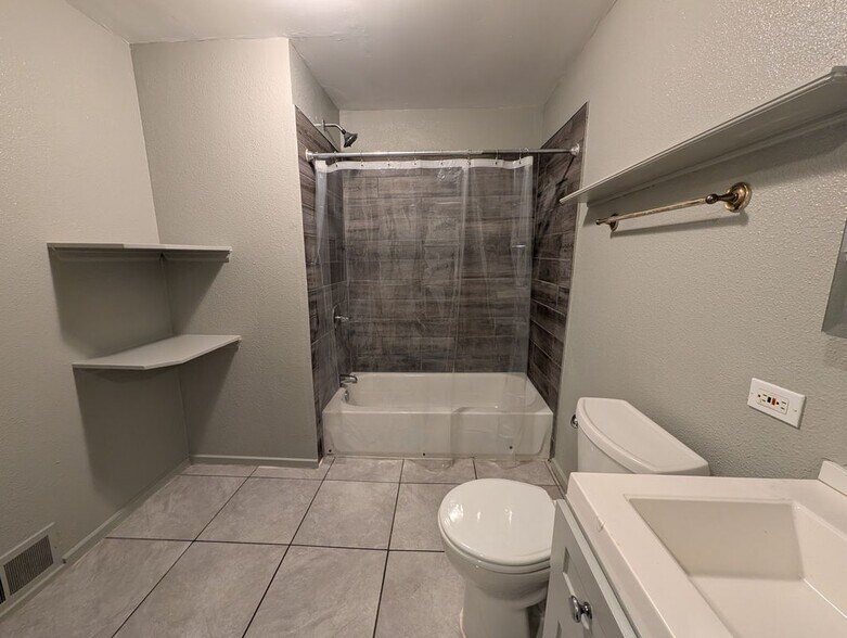 Building Photo - 1649 Florence St