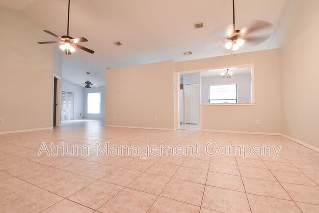 Building Photo - 277 Lakebreeze Cir