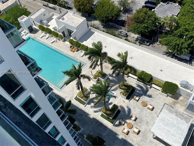 Building Photo - 333 NE 24th St