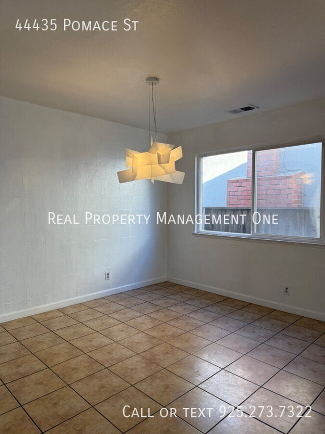 Building Photo - 44435 Pomace St