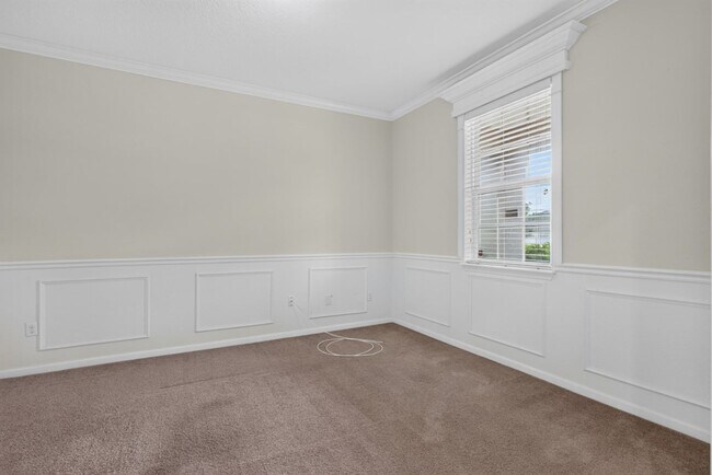 Building Photo - Large 4 bedroom home in Oakleaf