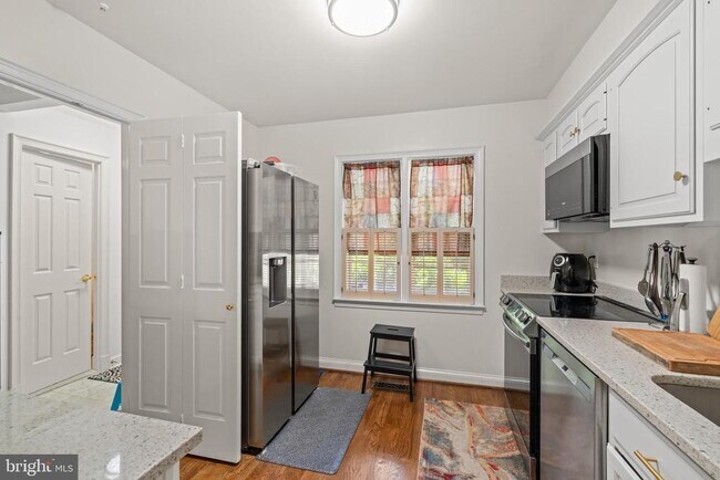 Building Photo - 4422 Westover Pl NW