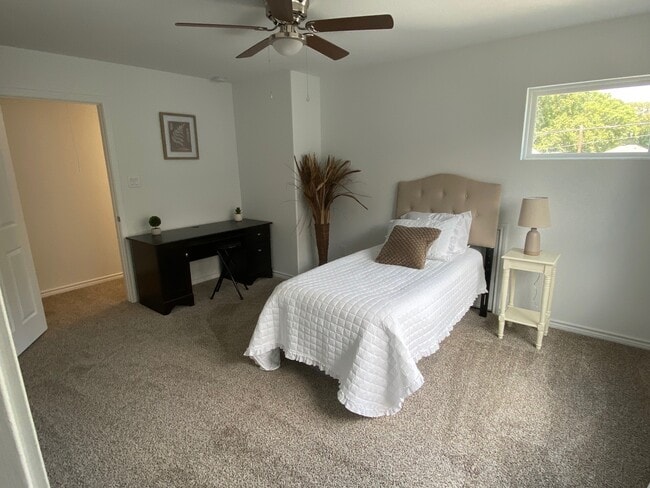 Building Photo - 24029 Wildwood Rd