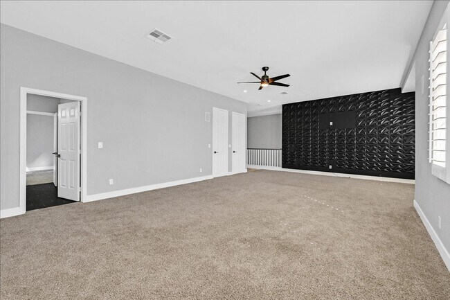 Building Photo - Fully remodeled 5 bed plus Loft / 4.5 bath...