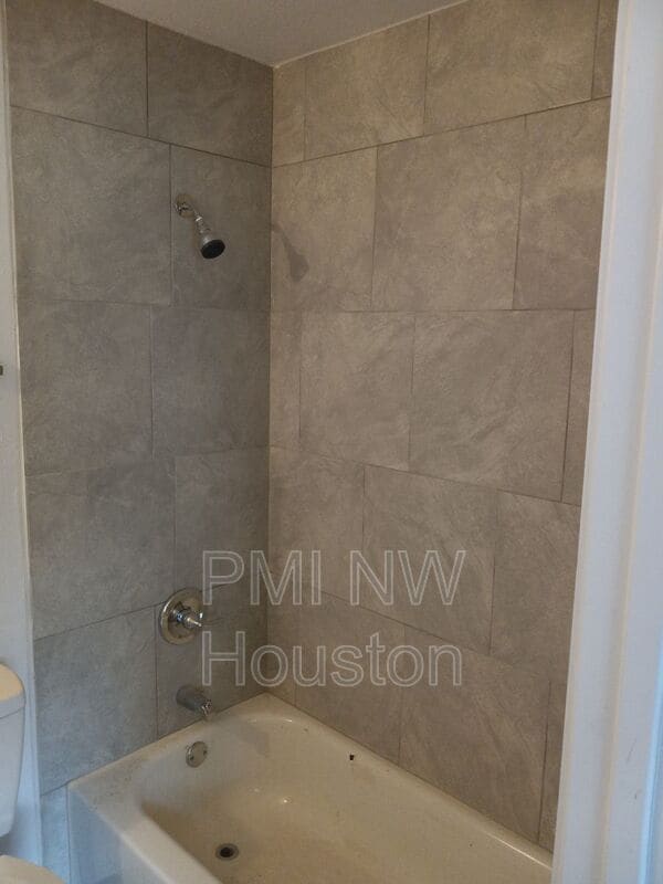 Building Photo - 2681 Gessner Rd