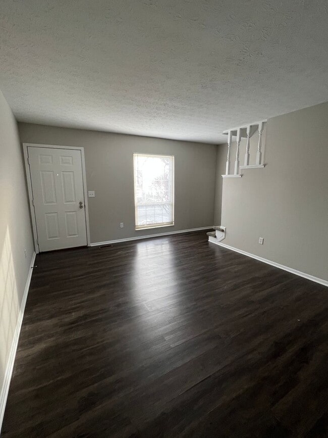 Building Photo - Updated 2 Bedroom 1.5 Bathroom Condo with ...