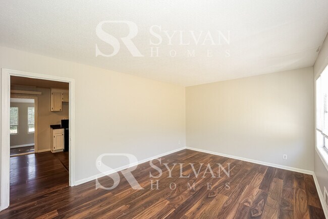 Building Photo - Your dream home awaits