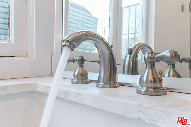 Building Photo - 2303 W 30th St