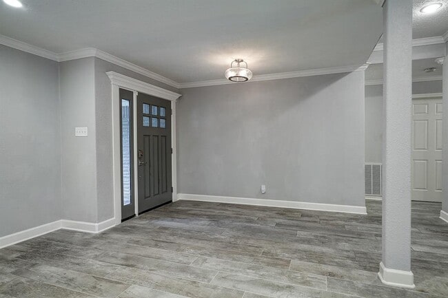 Building Photo - 1614 Droxford Dr