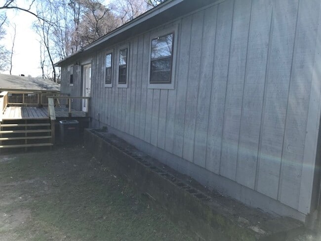 Building Photo - Nice Benton Home