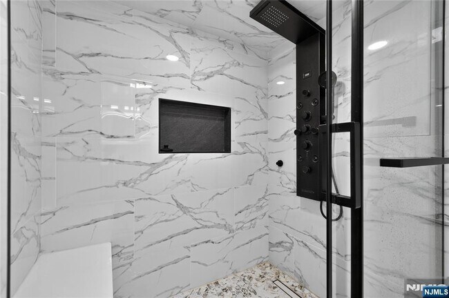 Building Photo - 8 Coyles Ct