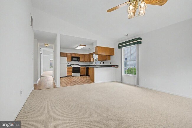 Building Photo - 795 Eastern Point Rd