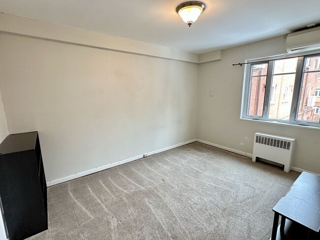 Building Photo - Beautiful 2 - bedroom condo in the award-winning Bethesda Parkside community!