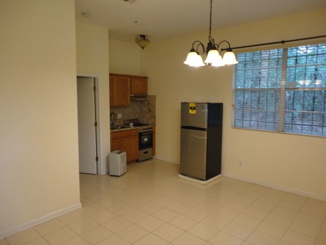 Building Photo - Cute Studio/Mother-in-law Suite PENDING LEASE