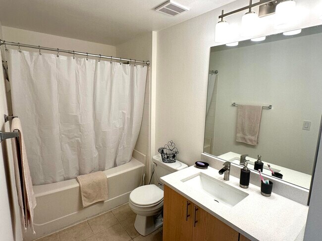 Building Photo - 533 NE 3rd Ave