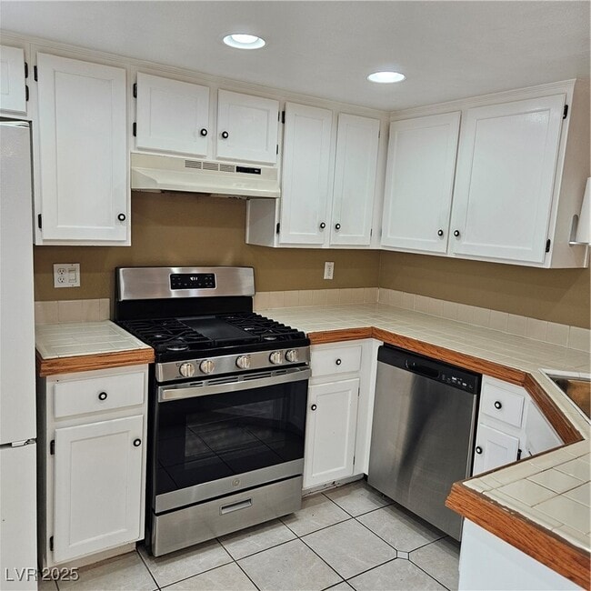 Building Photo - 9516 Wooden Pier Way