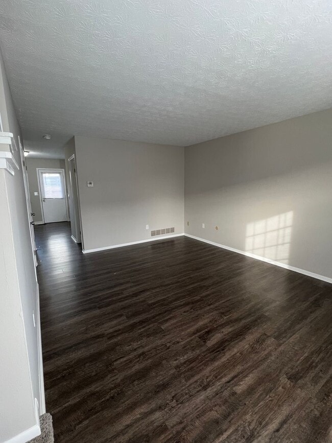 Building Photo - *RENT SPECIAL* Updated 2 Bedroom 1.5 Bathroom Condo with a partially finished basement
