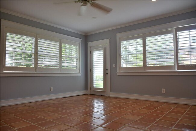 Building Photo - 3012 W Fair Oaks Ave
